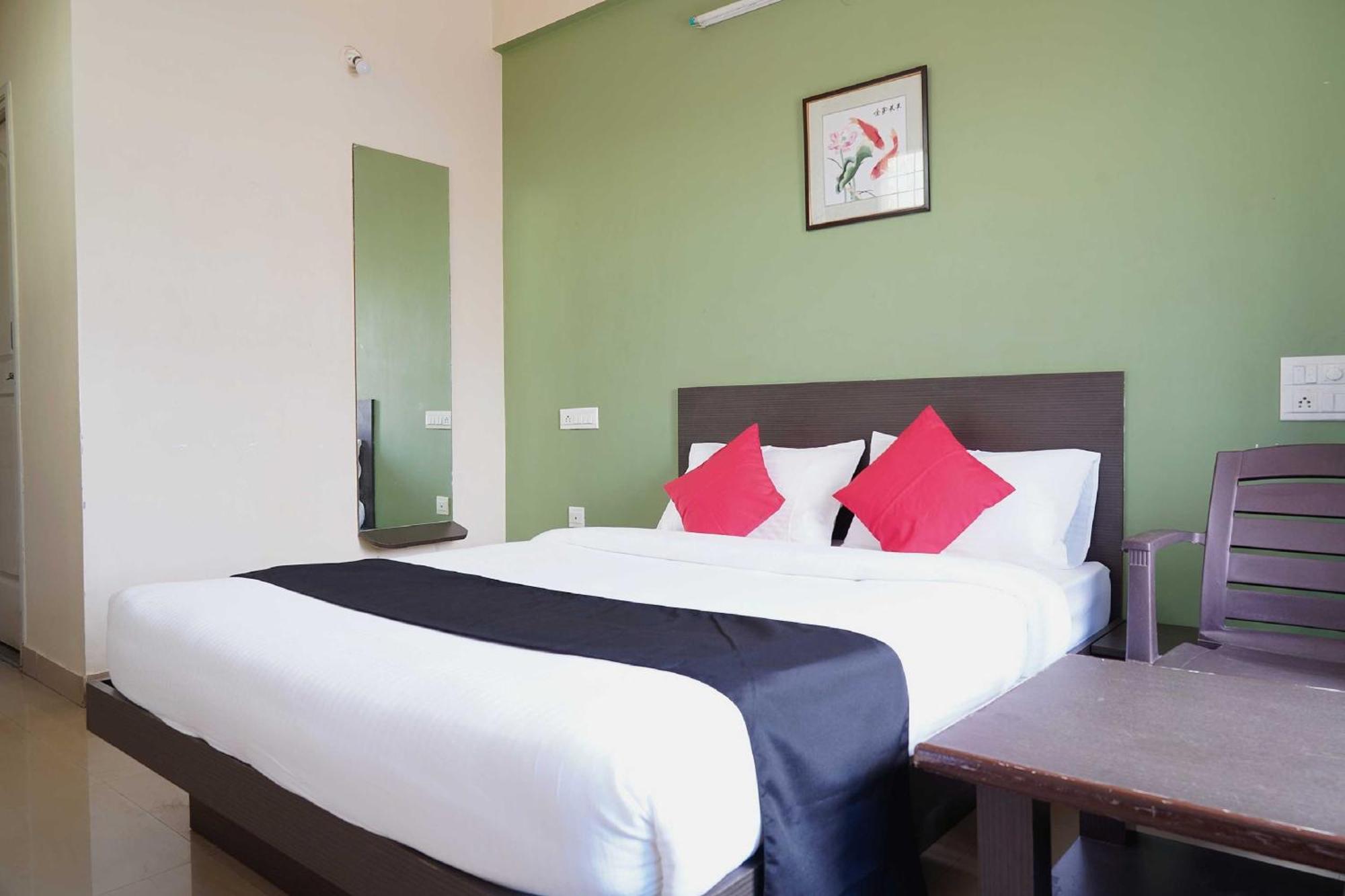 Oyo Chinthu Comforts Tumkur Exterior photo