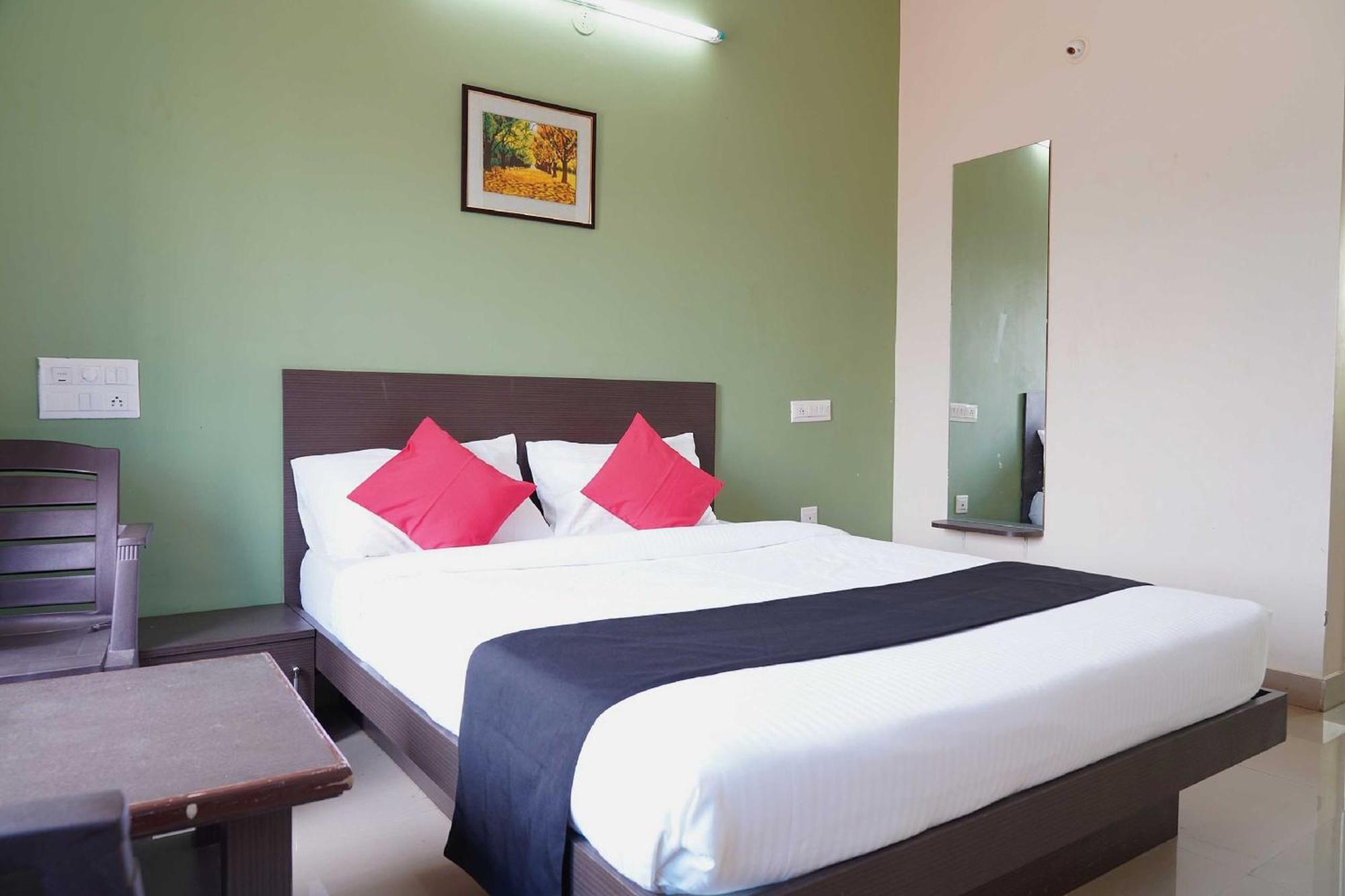 Oyo Chinthu Comforts Tumkur Exterior photo