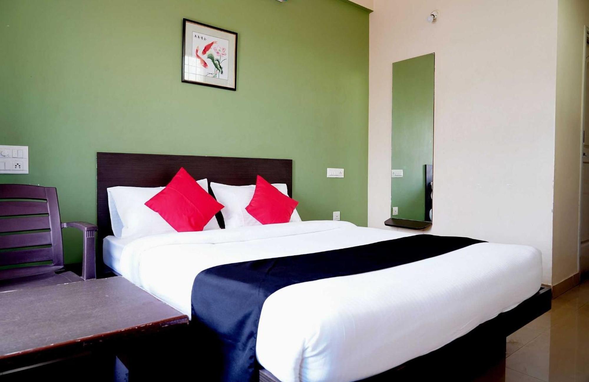 Oyo Chinthu Comforts Tumkur Exterior photo