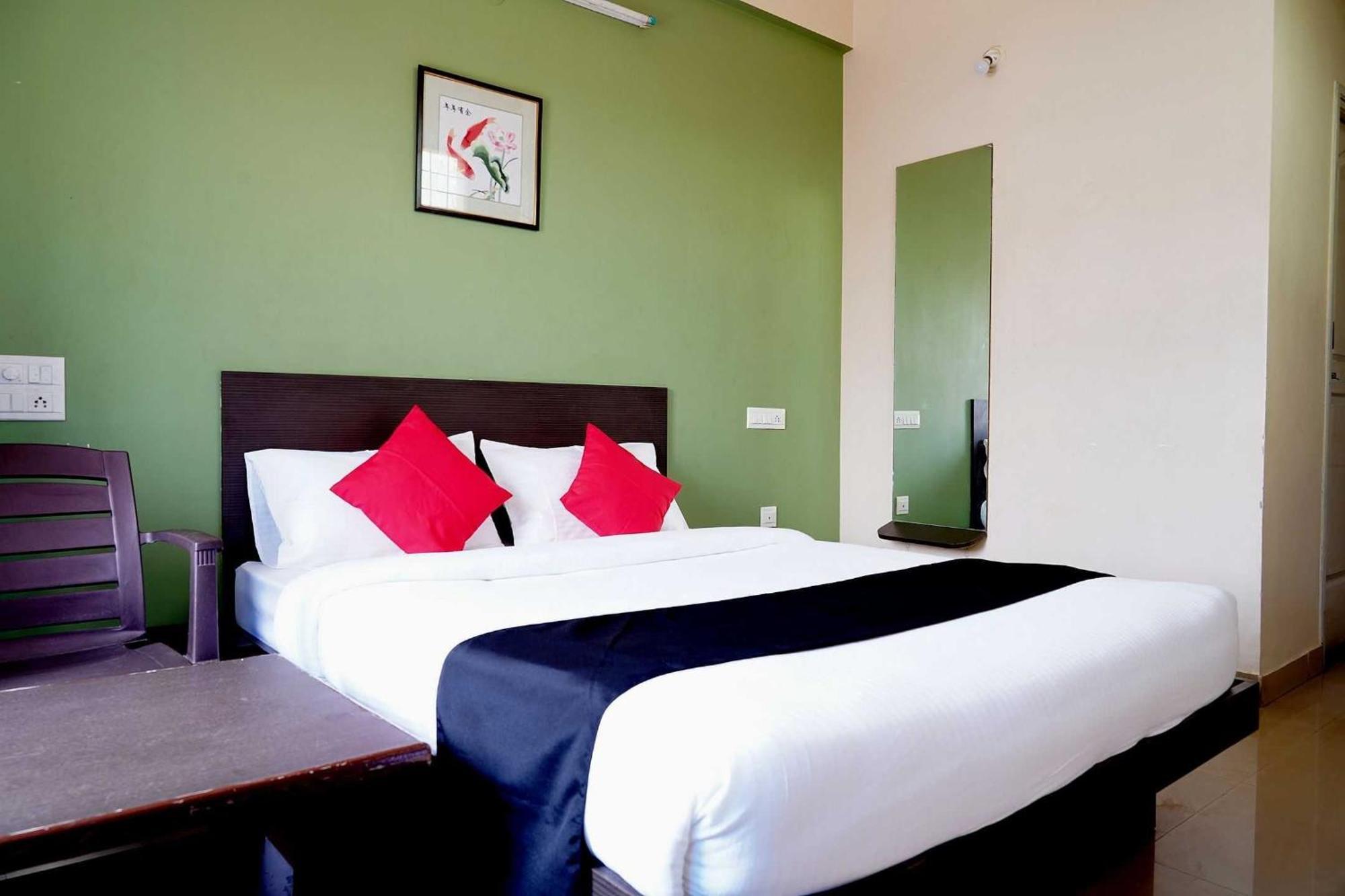 Oyo Chinthu Comforts Tumkur Exterior photo